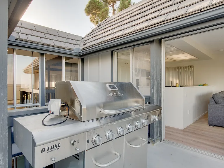 8143 La Jolla Scenic Dr N — Photo 20