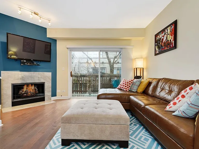 1540 N Greenview Ave #E — Photo 2