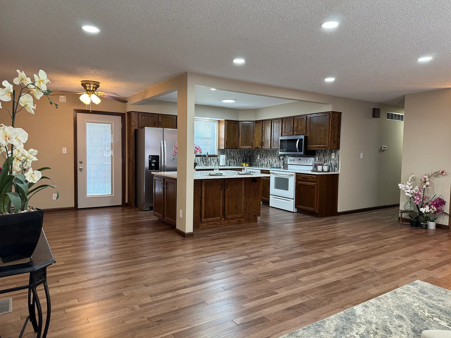 4 bed, 3400 sqft, $2,495 — Photo 3