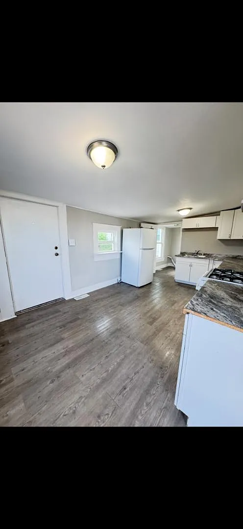 Unit Photo - 1816 N Denby Ave
