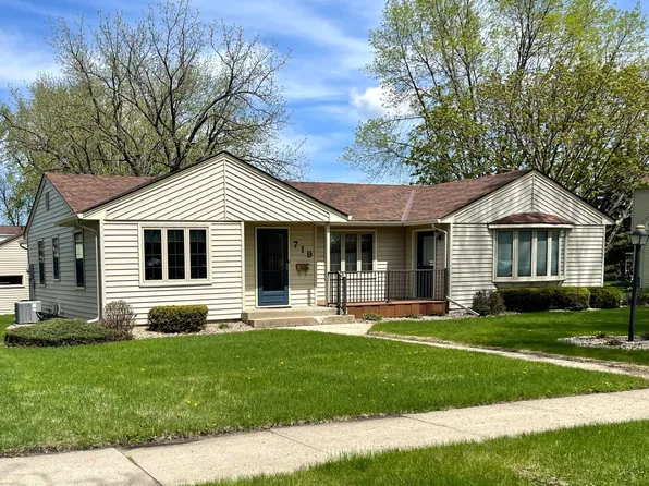 719 E 3rd St, Redwood Falls, MN 56283