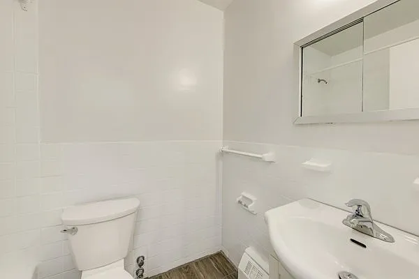 1560 Lawrence Ave W — Photo 10