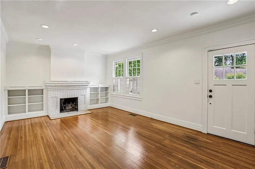 3 bed, 3.0 bath, 3224 sqft, $6,000 — Photo 3