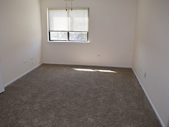 4th image of 954 Brunswick Cir
