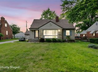 6548 Ridgewood Lakes Dr, Parma, OH 44129