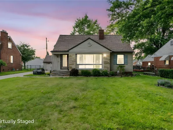 6548 Ridgewood Lakes Dr, Parma, OH 44129