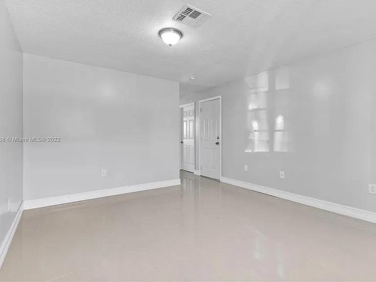 13950 SW 260th St #1 — Photo 4