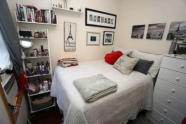 Rented by Universal Realty Group | media 7