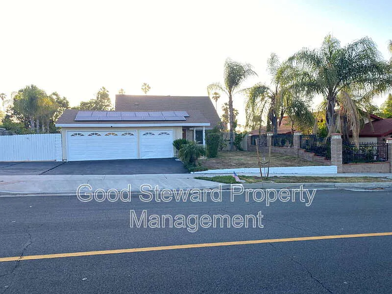 4 bed, 2.0 bath, 2050 sqft, $4,200 — Photo 1