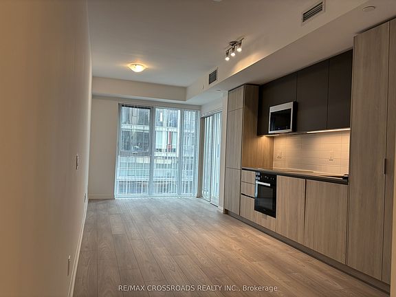 3rd image of 400 King St W #1010