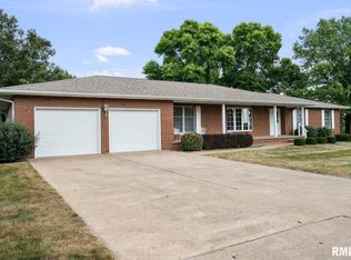 615 Suncrest Dr, Sherrard, IL 61281