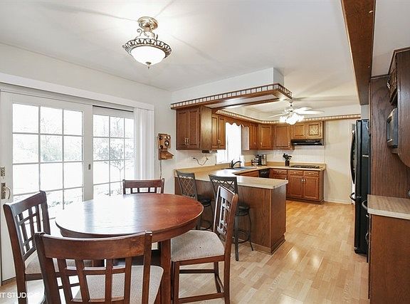 4th image of 3910 Dean St
