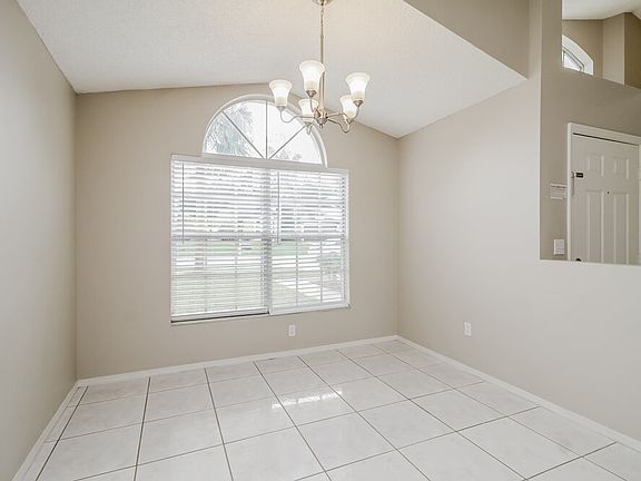 5th image of 1008 Henson Ct