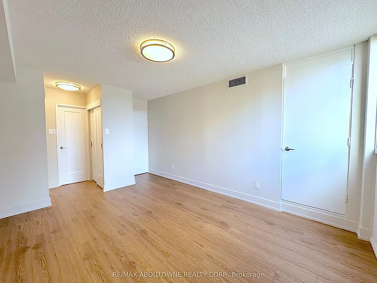 165 La Rose Ave #916 — Photo 14
