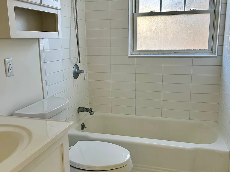 233 Elsinore St — Photo 15
