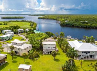 405 Riverside Dr, Everglades City, FL 34139