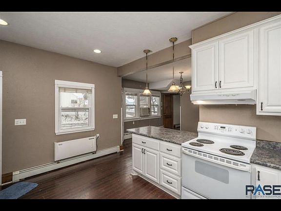 4th image of 1901 S Grange Ave