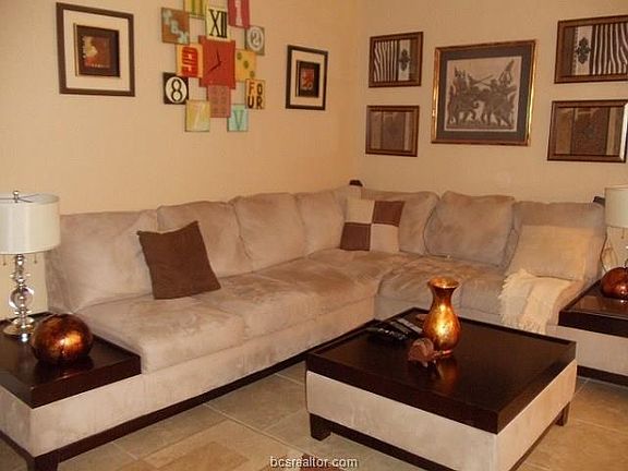 2nd image of 1507 Oakdale Cir APT A