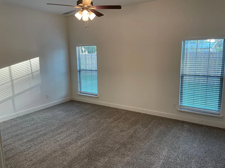 464 Hall Ave — Photo 7