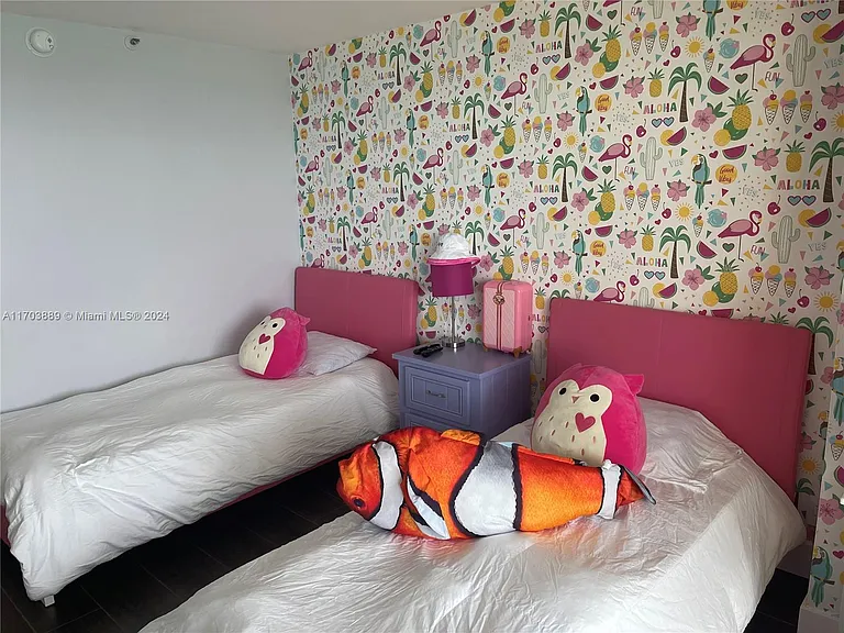 2555 Collins Ave #1409 — Photo 22