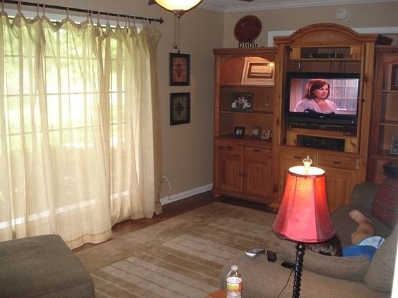 3rd image of 220 Santa Anna Dr