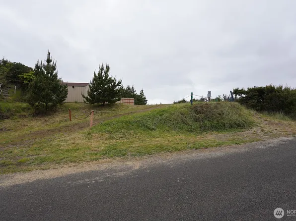 30501 J Place, Ocean Park, WA 98640