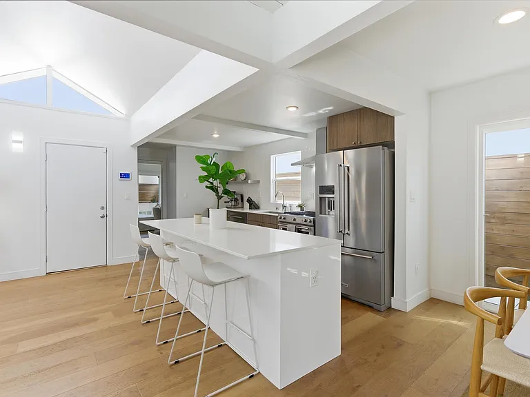 258 Walnut St — Photo 5