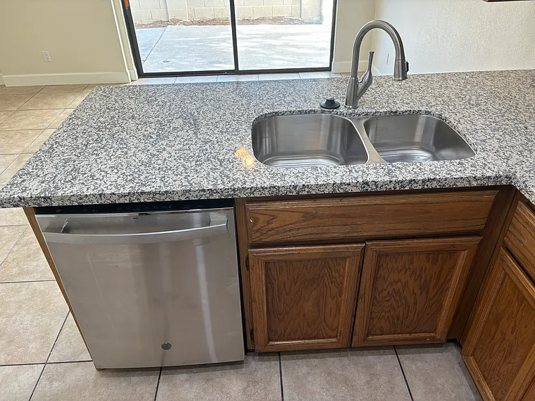819 E Redondo Dr — Photo 9