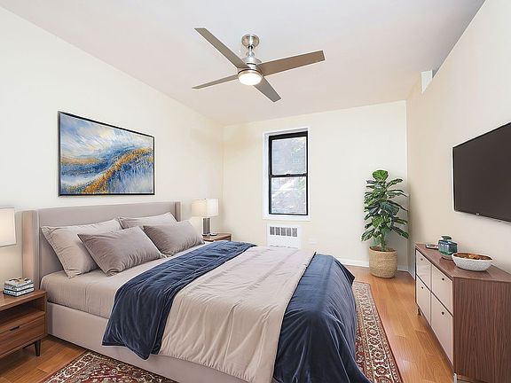 3rd image of 665 Thwaites Pl APT 1E