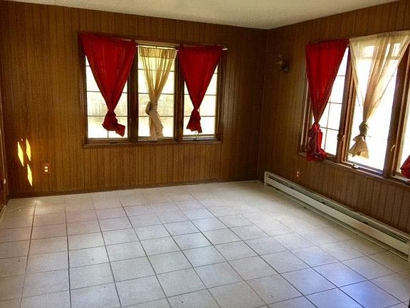 4th image of 4879 Oakland Dr