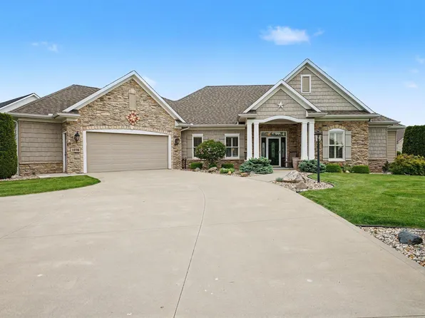 1898 Waterfall Dr, Nappanee, IN 46550