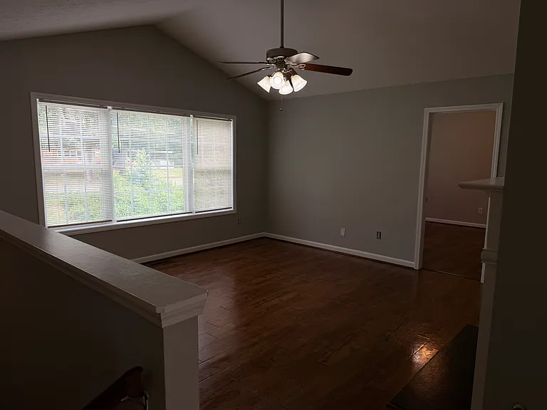 2146 Laird Rd — Photo 4