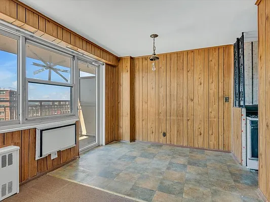 Sold by Thomas Lipovetsky, LREB | media 18