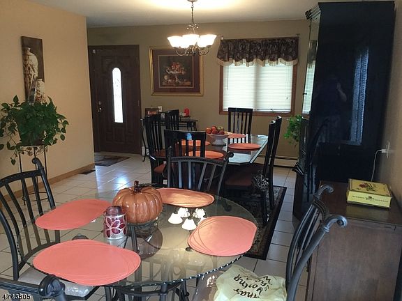 4th image of 10 Hugo Ave