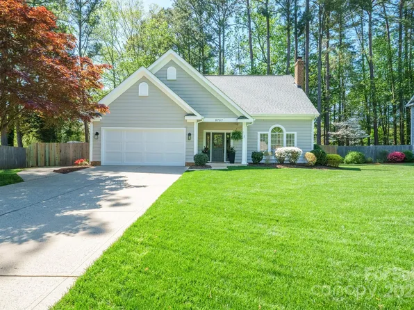 8707 Copenhagen Ln, Charlotte, NC 28216
