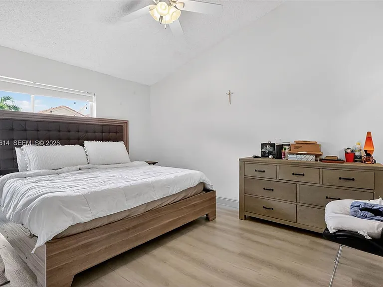 5571 NW 188th St — Photo 14