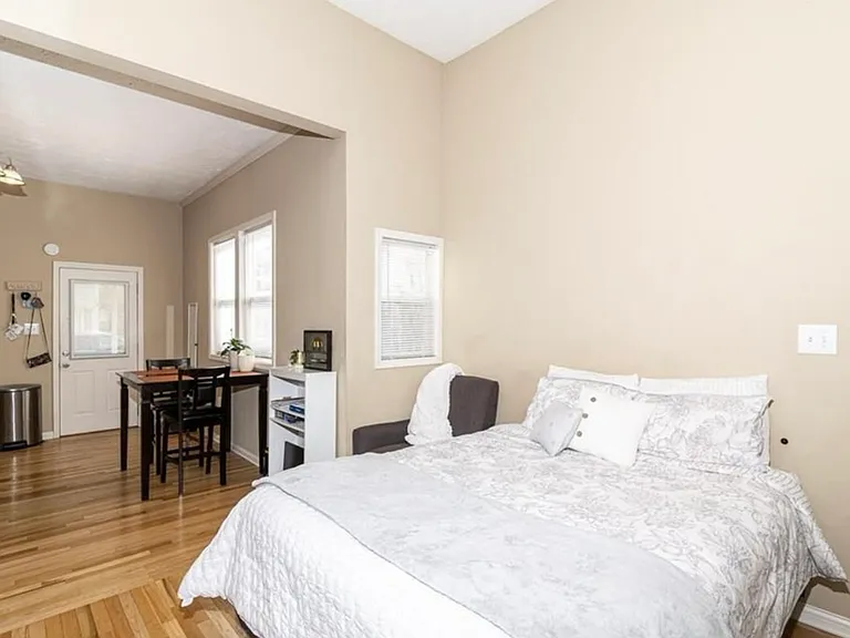 828 Camp St #A — Photo 5