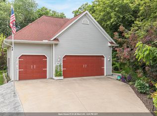 8405 Ridgeview Ct, Larsen, WI 54947