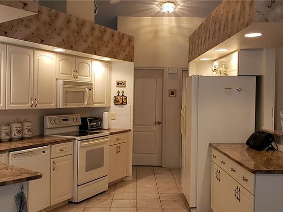 4th image of 4 Larkspur Dr