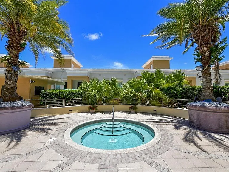 800 N Tamiami Trl #211 — Photo 32