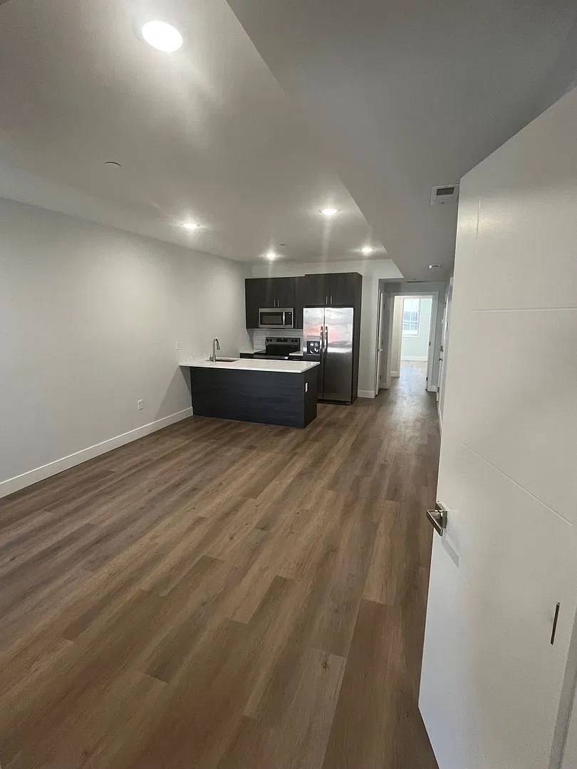 2240 N Franklin st — Photo 2