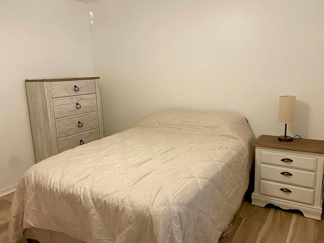 4 bed, 2.0 bath, 1618 sqft, $800 — Photo 1