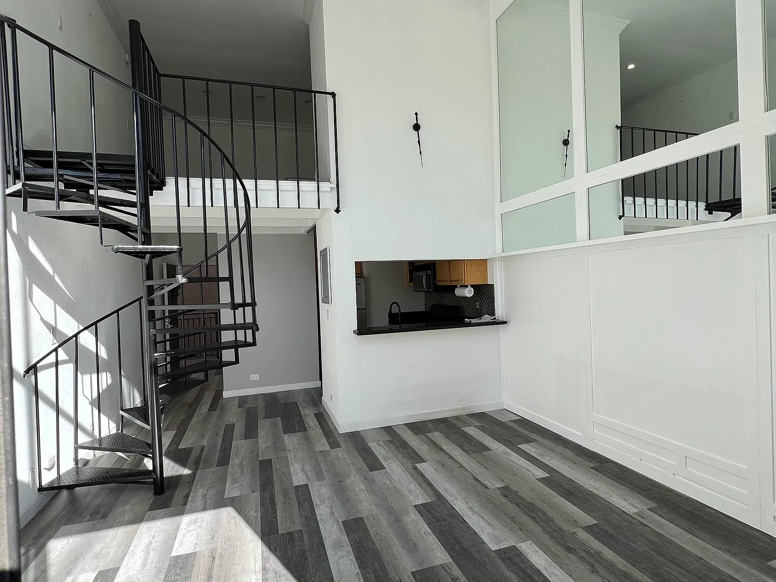 1 bed, 660 sqft, $2,990 — Photo 2