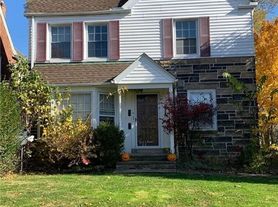 3665 Lynnfield Rd, Beachwood, OH