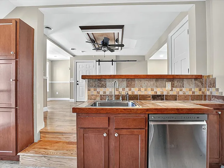3 Waterbury St #2 — Photo 16