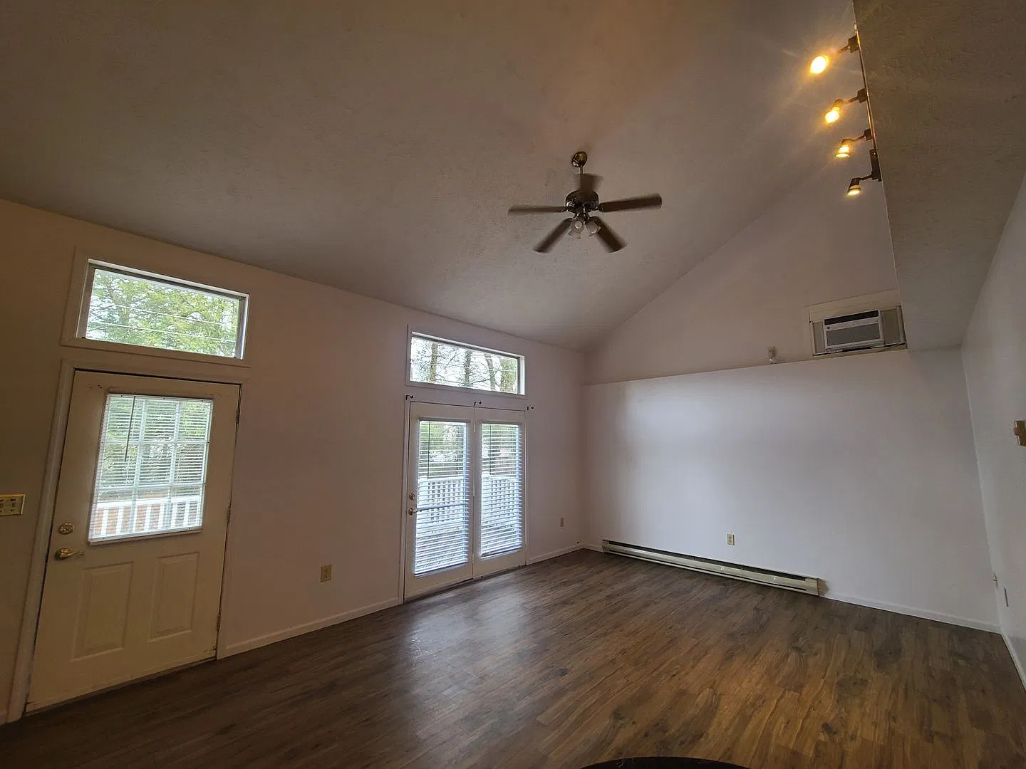 3 bedroom, 2 bathroom unit available 5/19/27 — Photo 4