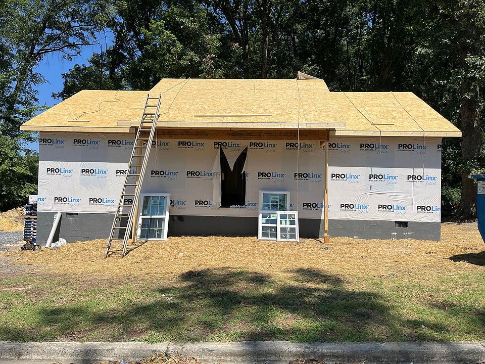 2nd image of 1127 Riverebend Dr