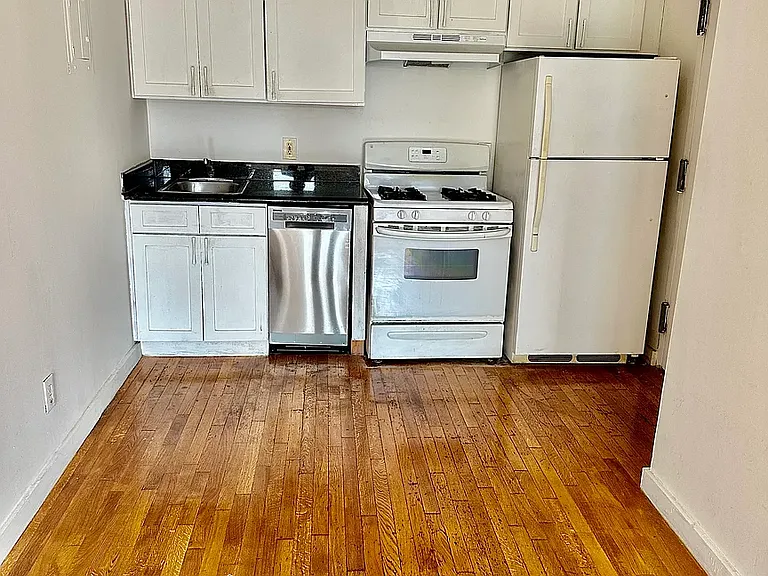 204 Livingston St #33 — Photo 1