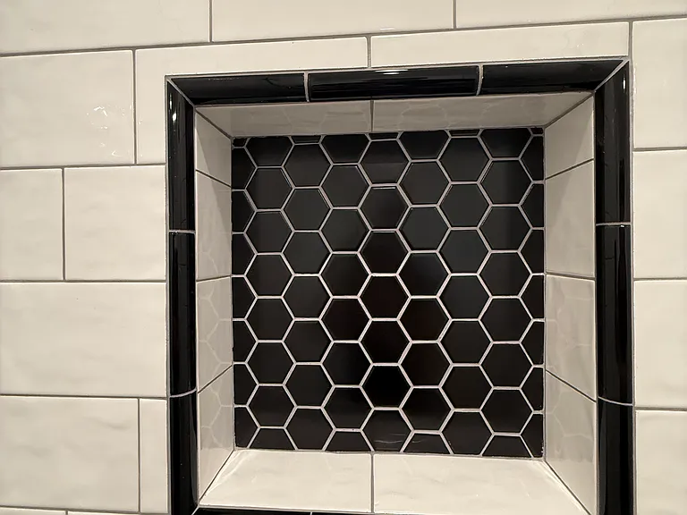 SHAMPOO NICHE CLOSEUP
