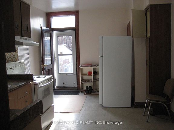 2nd image of 759 Gerrard St E